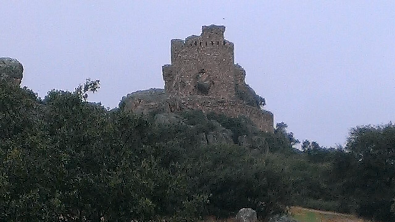 Castillo de Dos Hermanas en Navahermosa, Toledo.