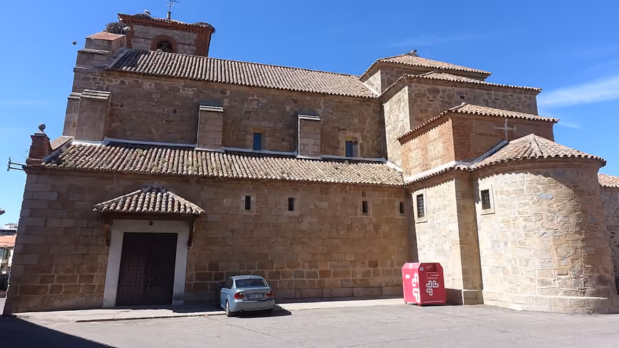 Iglesia de San Miguel Arcángel en Navahermosa, Toledo.