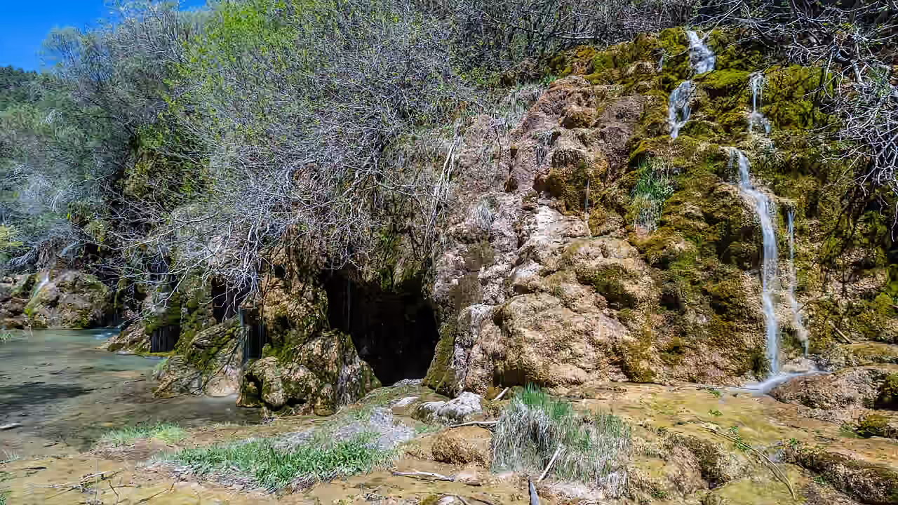 Nacimiento del río Cuervo en Vega del Codorno, Cuenca.