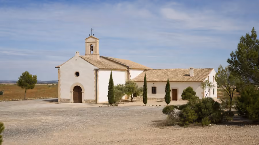 Recreación visual del Santuario de la Virgen de Rus en el entorno de San Clemente, Cuenca.