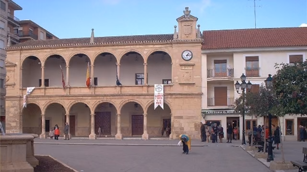 Fachada renacentista del Ayuntamiento de Villarrobledo, Albacete.