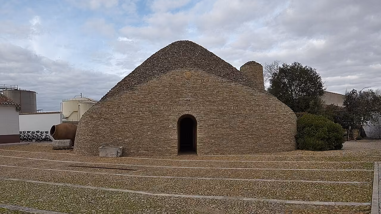 Bombo tradicional de piedra seca en Tomelloso, Ciudad Real.