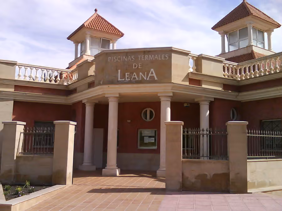 Entrada de las piscinas termales de Leana, en Los Baños de Fortuna, fotografiada en 2008